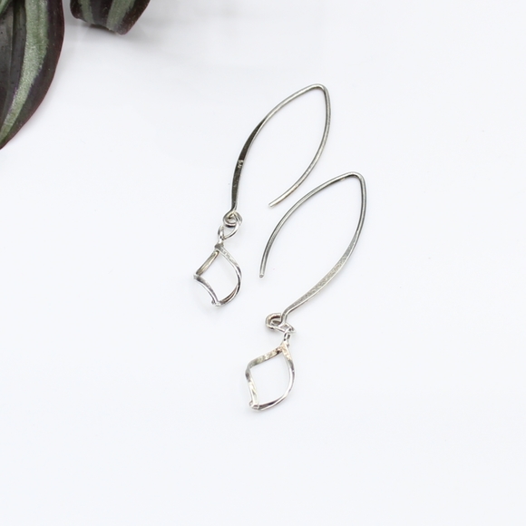 Vintage Jewelry - Vintage silver wire drop earrings